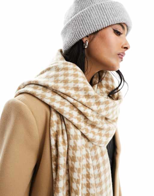 Pieces - Sjaal met kwastjes in beige en witte pied-de-poule, 3 van 4