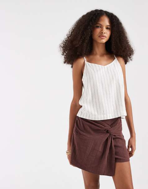 Pieces – Skort aus strukturierter Baumwolle in dunklem Mahagonibraun mit hohem Bund und Knotendetail - view 1