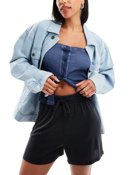 Pieces slinky elasticated waist shorts in black - view 1