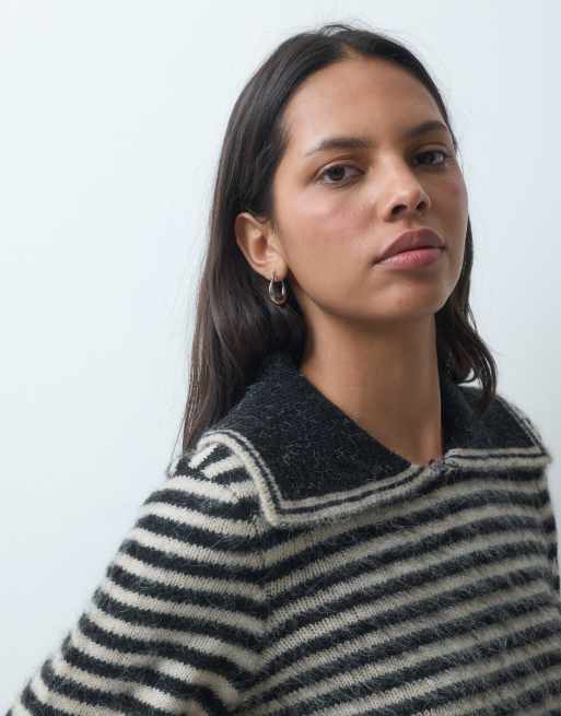 Pieces slouchy fluffy knit jumper with collar in black and cream, 3 of 4