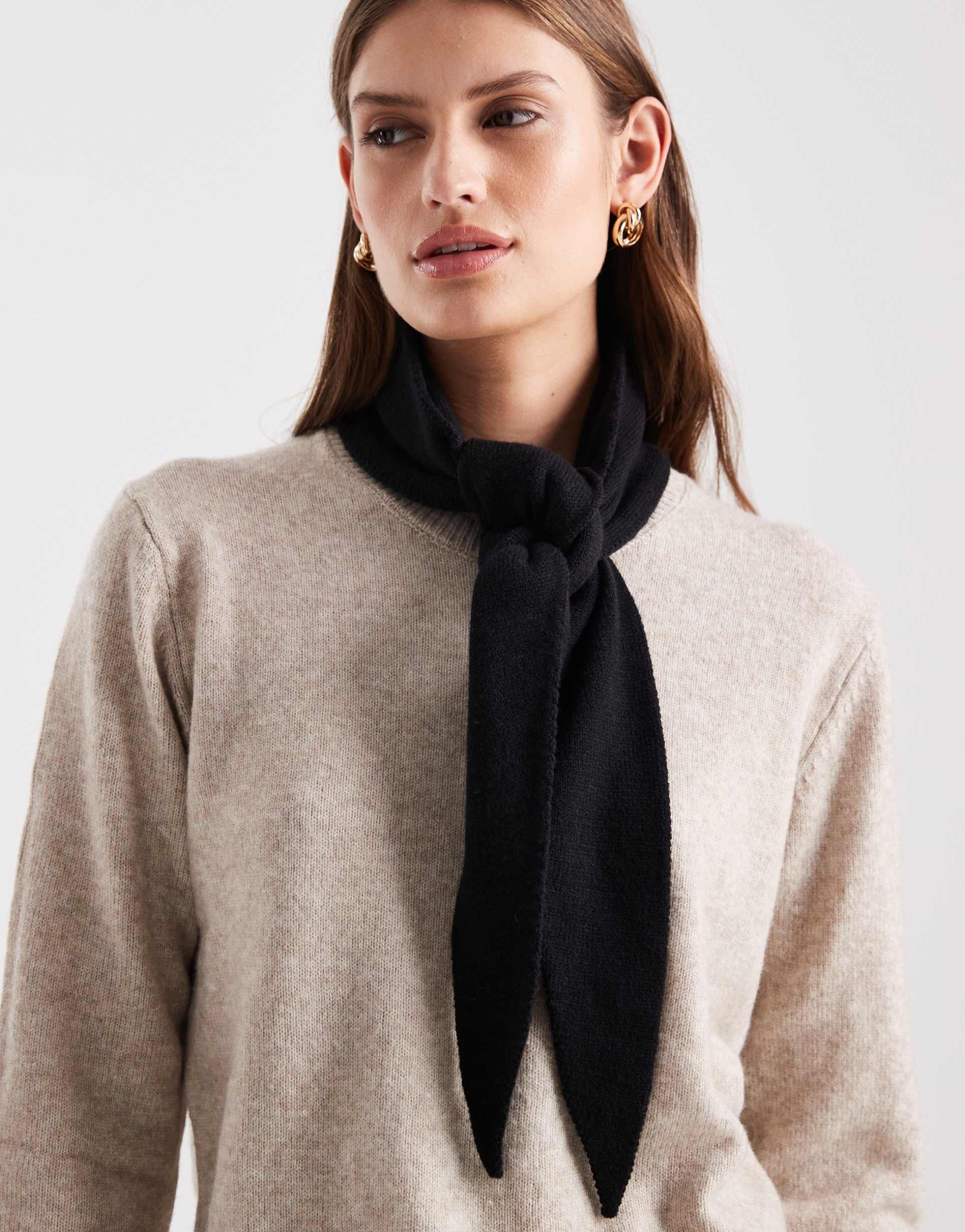 pieces small triangle knit scarf in black