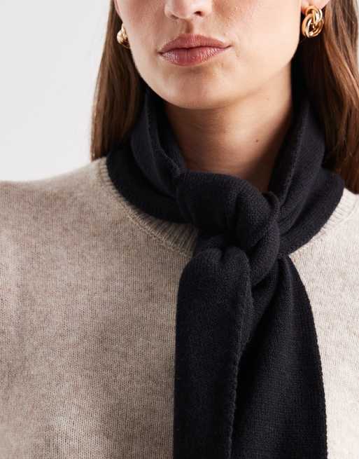 Pieces small triangle knitted scarf in black, 2 of 3