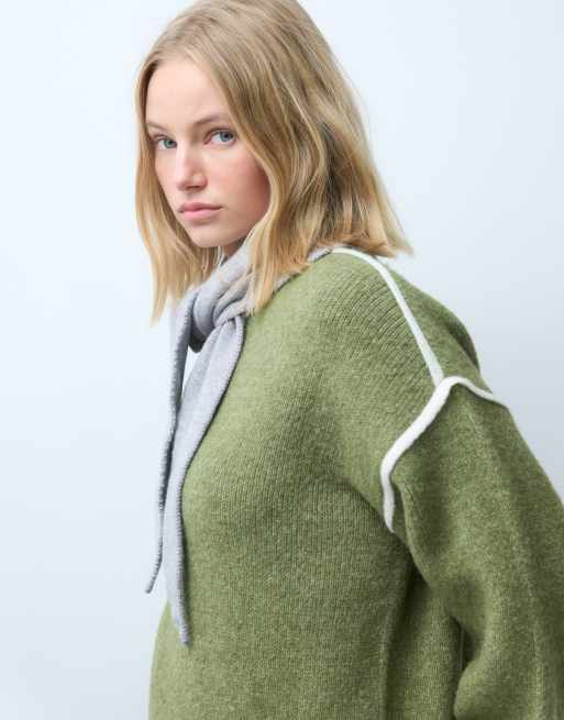 Pieces small triangle knitted scarf in medium grey melange, 2 of 3