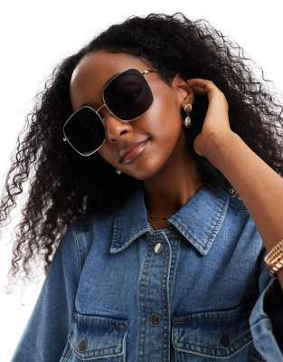 Pieces - Sonnenbrille mit eckigem Metallgestell in Gold und schwarz getönten Gläsern-Goldfarben