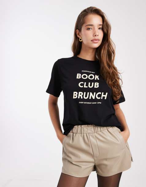 Pieces - Sort T-shirt med gult 'Book Club'-print - view 1