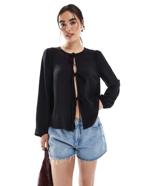 PIECES - Sort vævet bluse med bindefront - view 1