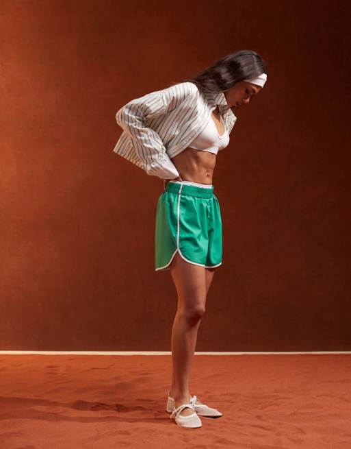 Pieces - Sport Core - Pantaloncini verdi con finiture bianche a contrasto