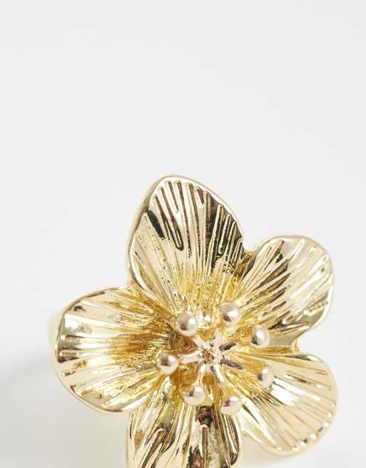 Pieces statement flower ring in gold tone, 2 of 3