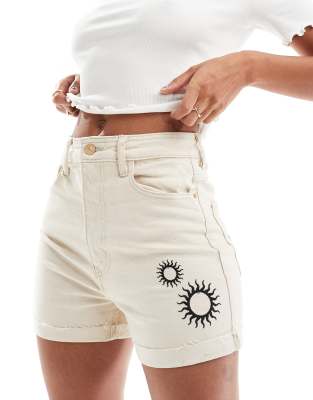 Pieces - Strandshorts aus Baumwolle in Creme mit aufgestickten Solargrafiken-Weiß