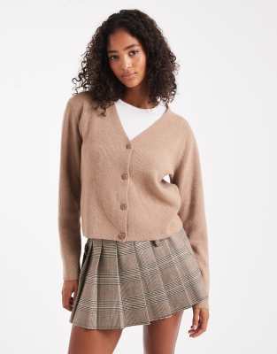 Pieces - Strickjacke in Beige mit herzförmigen Knöpfen-Neutral