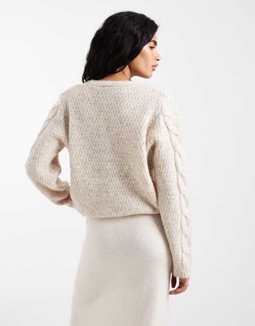 Pieces – Strickjacke in Cremeweiß mit V-Ausschnitt und Zopfmuster, 4 von 4
