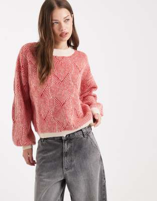 Pieces - Strickpullover in kontrastierendem Rot und Creme mit Struktur