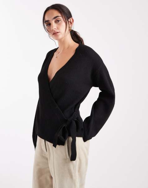 Pieces – Strickpullover in Schwarz mit seitlichen Bindebändern - view 1