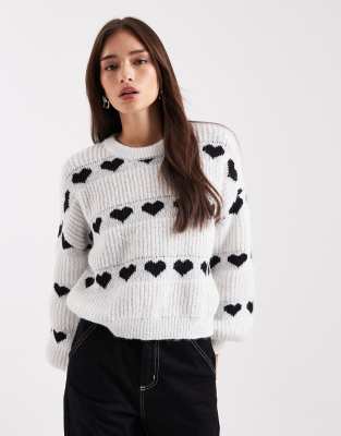 Pieces - Strickpullover mit Herzmuster in Schwarz-Weiß