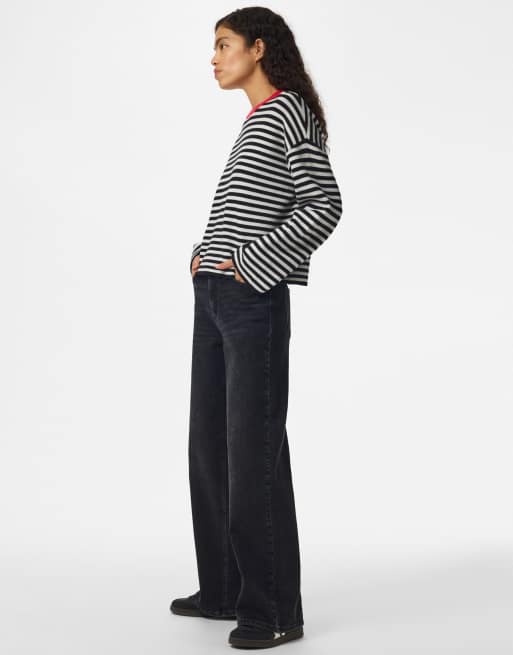 Pieces Strickpullover mit rotem Ausschnitt und schwarzen und weißen Streifen, 5 von 7