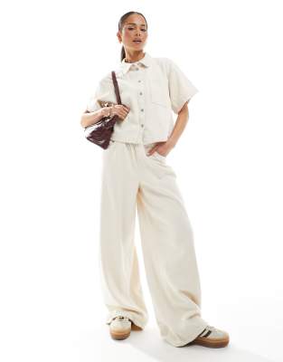 Pieces - Strukturierte Hose aus rauem Baumwoll-Twill in Creme mit weitem Bein, Kombiteil-Weiß