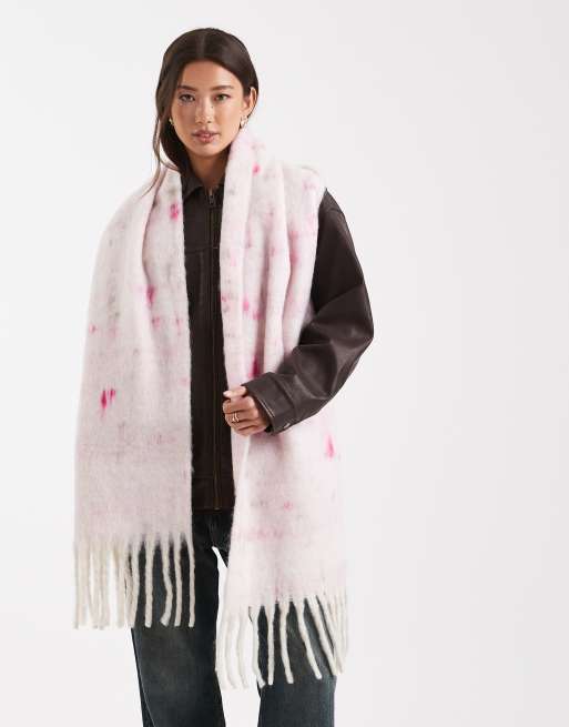 Pieces super soft tassel scarf in pink spot print