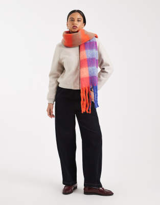 PIECES - Superweicher Fransenschal in Orange mit Karomuster