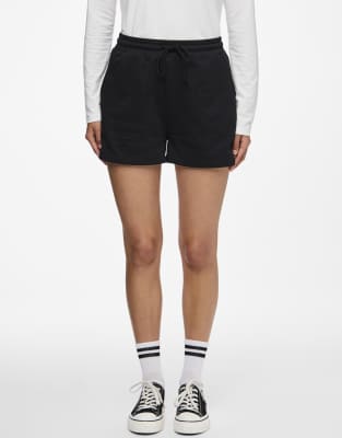 Pieces - Sweat-Shorts in Schwarz