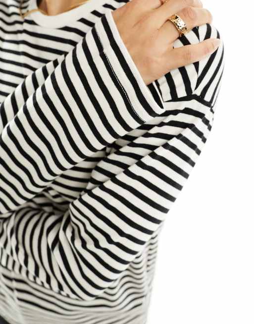 Pieces - T-shirt a maniche lunghe nera a righe morbidissima, 4 di 4