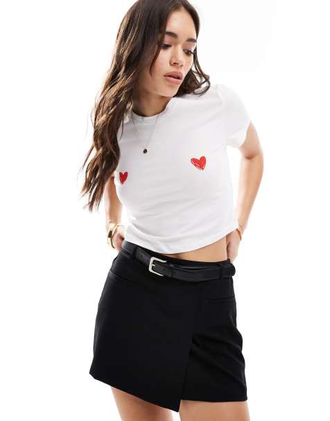 Pieces - T-shirt corta e stretta bianca con cuori - view 1