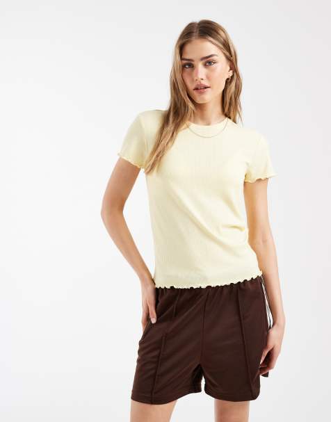 Pieces – T-Shirt in Buttergelb mit Kräuselsaum - view 1