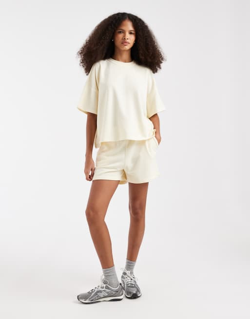 Pieces - T-shirt in felpa squadrata beige in coordinato, 2 di 4