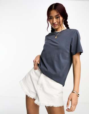 Pieces - T-Shirt in Schieferblau mit Boxy-Passform