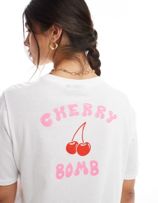 Pieces - T-Shirt in Weiß mit „Cherry Bomb"-Print