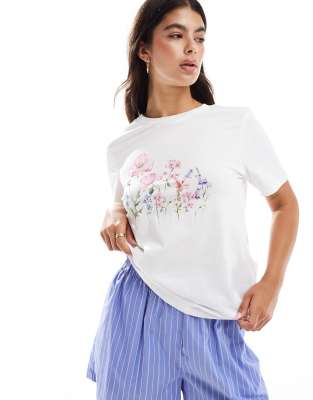 Pieces - T-Shirt in Weiß mit Gartenblumen-Print vorne