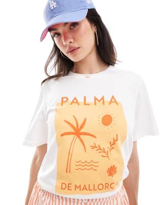 Pieces - T-Shirt in Weiß mit „Palma De Mallorca"-Print auf der Vorderseite