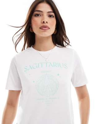 Pieces - T-Shirt in Weiß mit „Sagittarius"-Sternzeichenprint