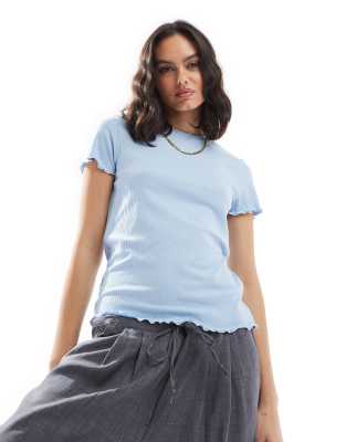 Pieces - T-Shirt in zartem Blau mit Wellenrand