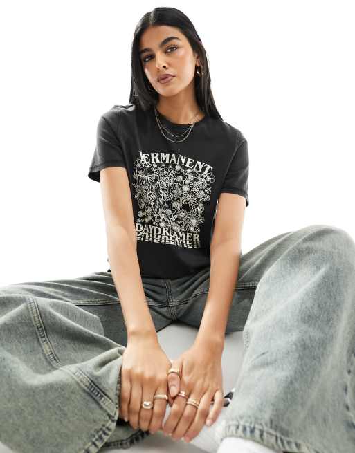 Pieces - T-shirt met 'Permanent Day Dreamer'-print in zwarte wassing