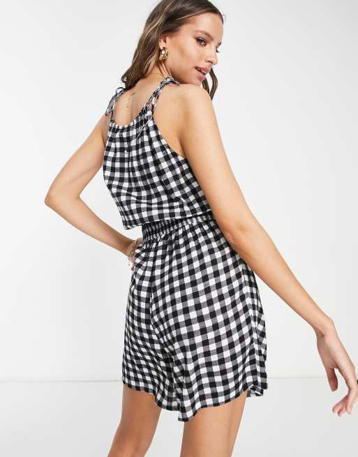PIECES Tall - Cami-playsuit med bindestropper og sorte gingham-tern - Kun hos ASOS , 3 af 4