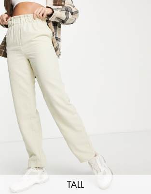 Pieces Tall - Corduroy broek met taille met plooirand en rechte pijpen in  crème | ASOS