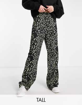 Pieces Tall Exclusive Flared Pants In Black Floral-multi