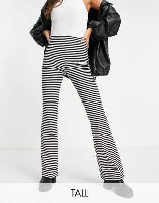 Pieces - Tall - Flare-broek met hoge taille in zwart-witte strepen | ASOS