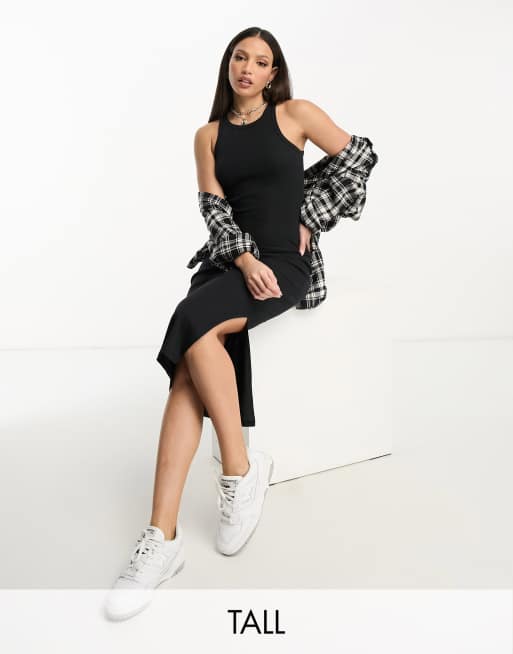 Pieces Tall – Midikleid in Schwarz mit Racer-Ausschnitt