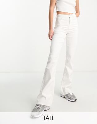 Pieces Tall Pieces Tall Peggy flared jeans in white