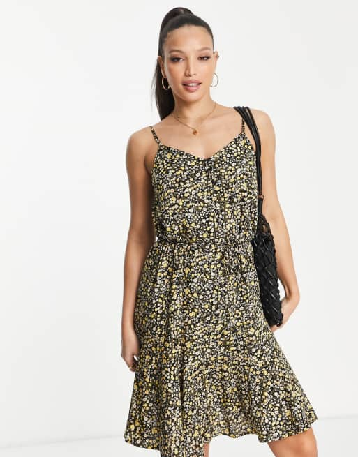 Pieces Tall Robe nuisette courte boutonnee devant Noir a petites fleurs ASOS