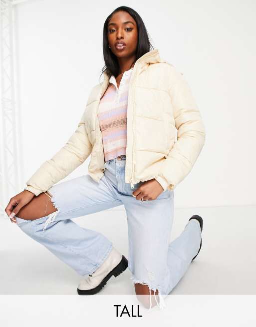 Pieces Tall - Vatteret dynejakke i cremefarve - CREAM