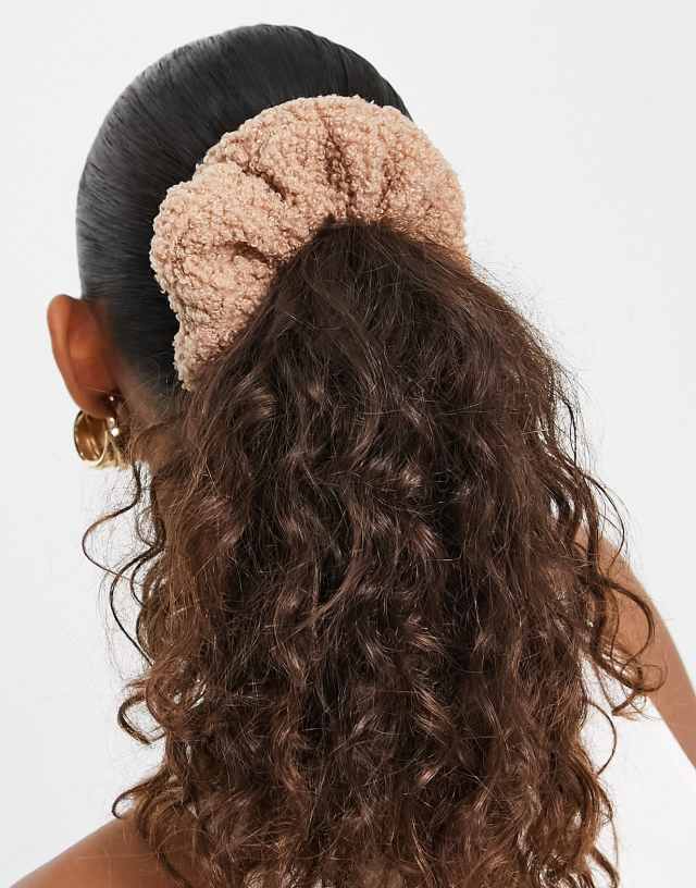 Pieces teddy scrunchie in brown