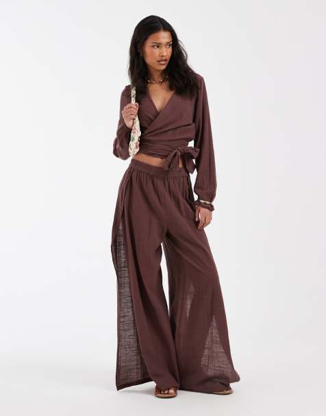 PIECES - Tekstureret bomuldssæt i mørk mahognibrun med langærmet top med bindebånd foran og bukser med slids - view 1