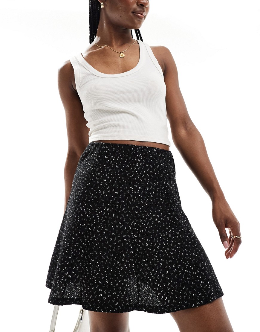 Pieces textured jersey mini skirt in black floral