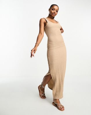 Pieces Textured Scoop Neck Maxi Dress In Camel-neutral
