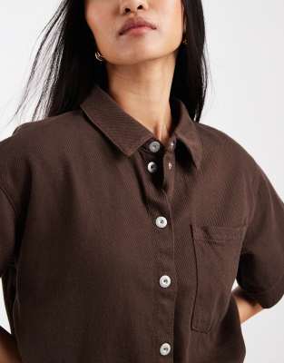Pieces Textured Twill Short Sleeve Boxy Shirt Co-ord In Brown