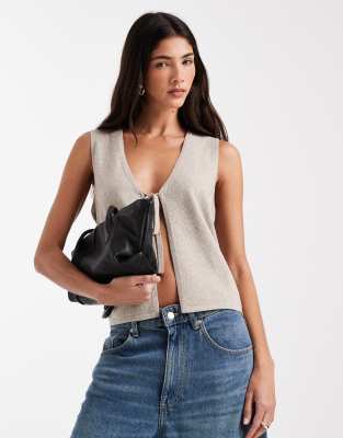 Pieces Tie Front Sleeveless Knit Top In Neutral
