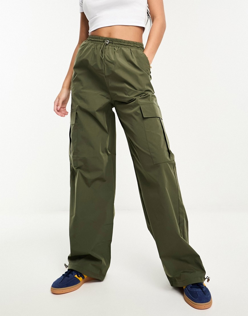 Pieces toggle detail cargo trousers in khaki-Green