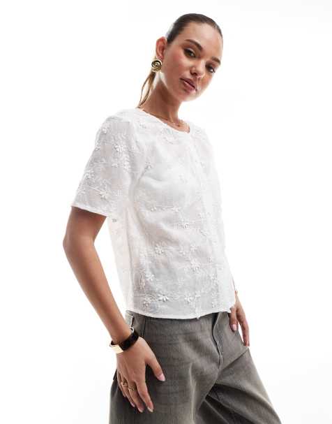 Pieces - Top a maniche corte bianco con bottoni sul davanti e fiori applicati - view 1